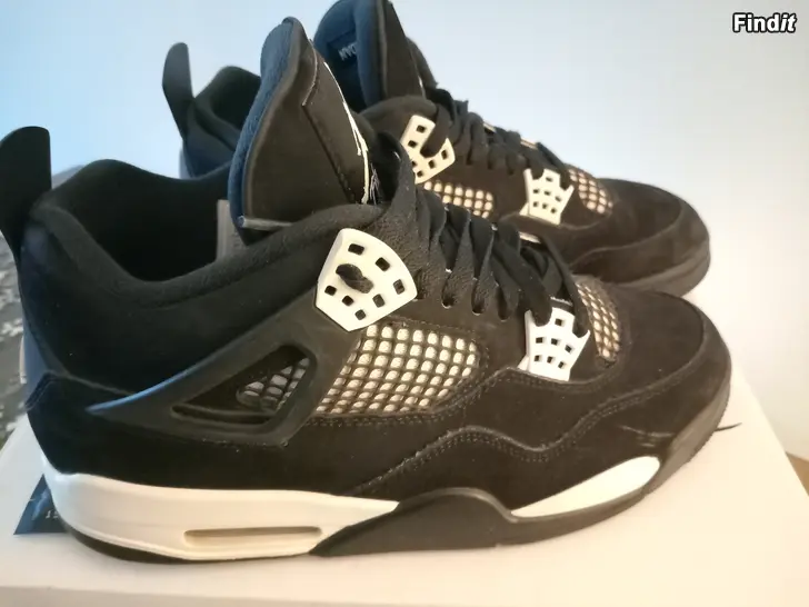 Myydään Air Jordan 4 retro thunder