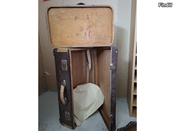 Säljes Två gamla kappsäckar