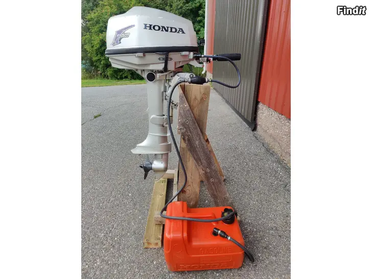 Myydään Honda 5hk 4-takt + extern tank