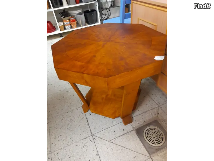 Säljes Runt 8-kantigt träbord