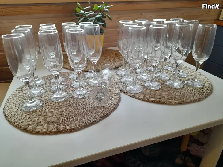 Myydään JUHLAT TULOSSA? Kuohari lasit uudet