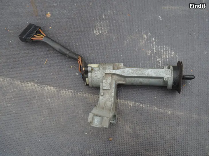 Myydään Toyota Corolla 87-92 virtalukko ja avain 45020-12-6