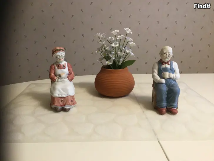 Säljes Trevliga figuriner + liten terrakottavas