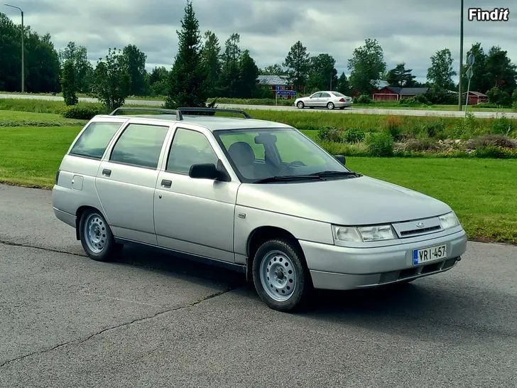 Myydään Lada 111 1.6 16V Bensa Farm.AJETTU VAIN 16 TKM
