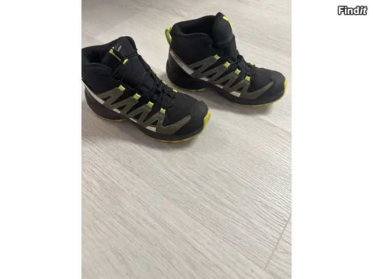 Myydään Salomon waterproof välikausikengät/ vaelluskengät 35