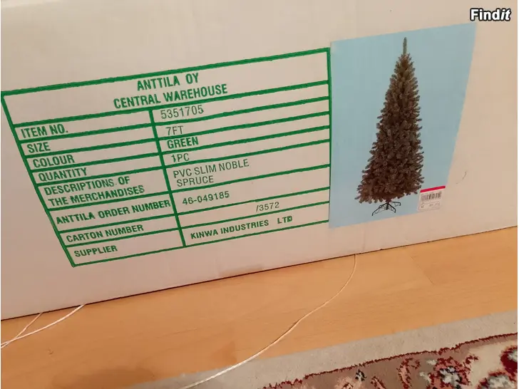 Säljes Plast gran med fot