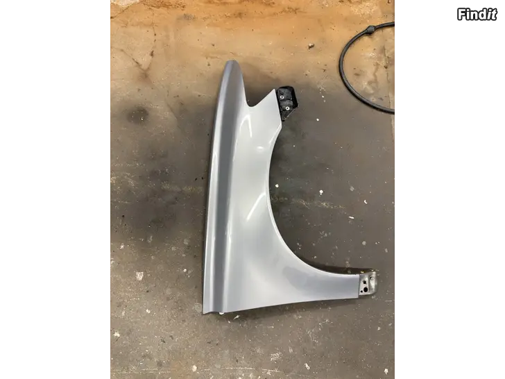 Säljes Höger framskärm volvo v50