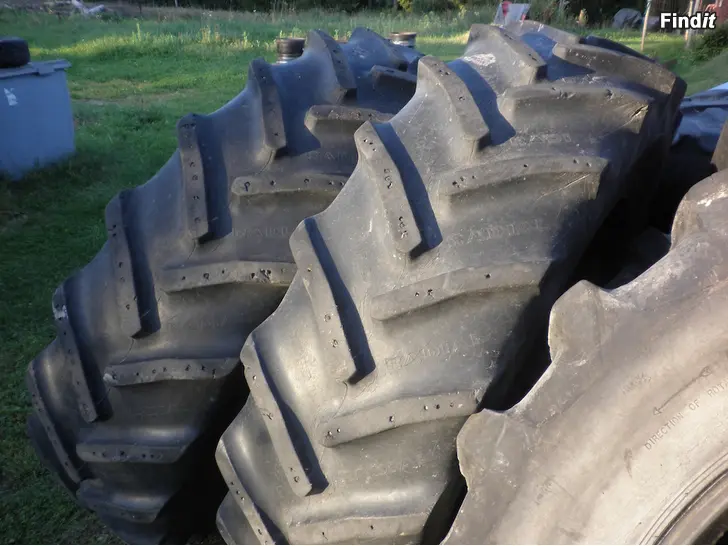 Myydään Traktorin rengassarja Goodyear 16.9R34 ja 13.6R24