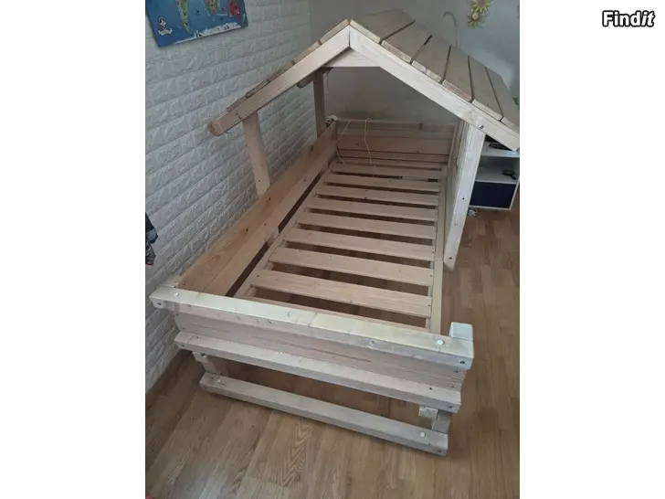 Myydään Sänky 90 x 200, massiivipuu