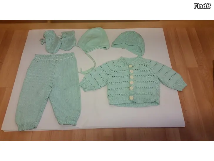 Säljes Vauvan DIY  neulottu asu 8e