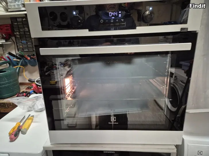 Myydään 60 cm Electrolux erillisuuni