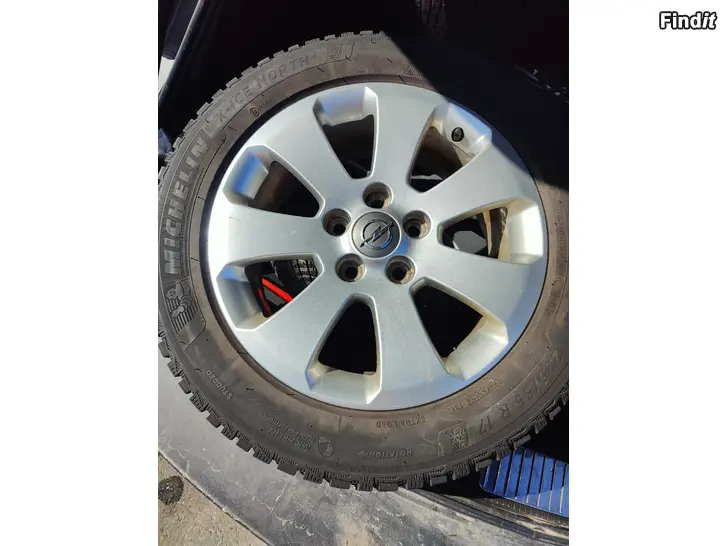 Myydään Michelin X-Ice North 4 nastarenkaat Opelin 17 vanteilla