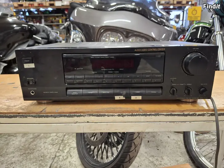 Myydään viritinvahvistin