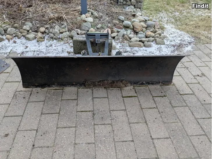 Säljes Plog till fyrhjuling 152 cm