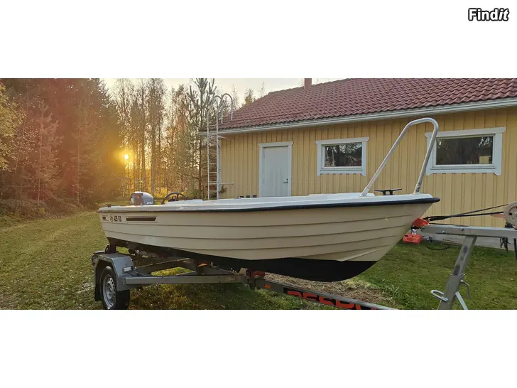 Säljes Lami 425 RX +Yamaha f20 4-takt