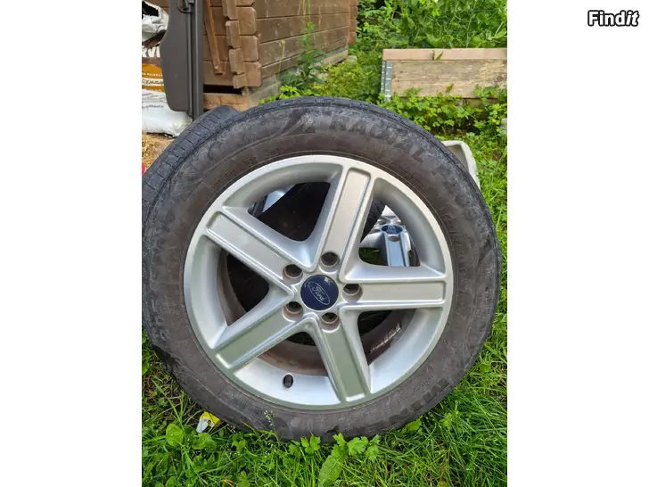 Säljes Ford Focus originalfälgar + slitna sommardäck
