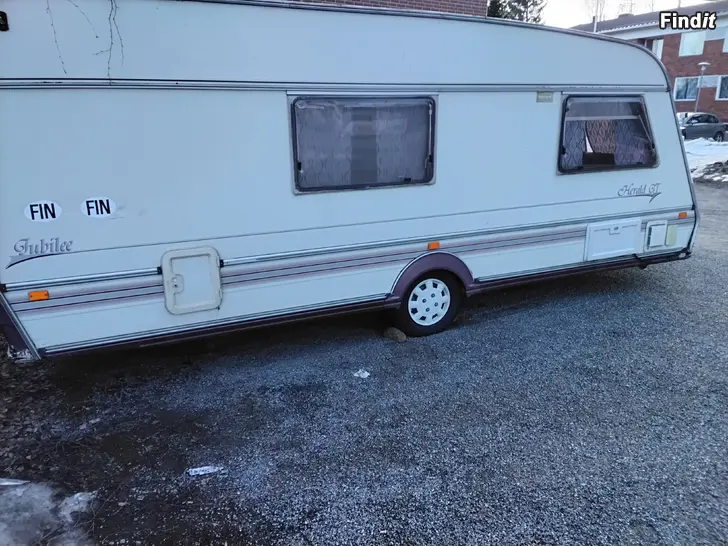 Myydään Juuri katsastettu abi caravan vm 97