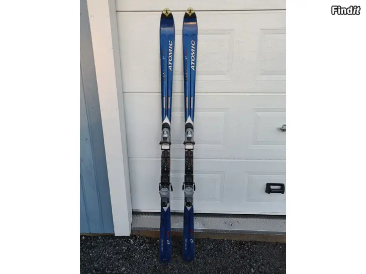 Säljes Atomic Slalomskidor