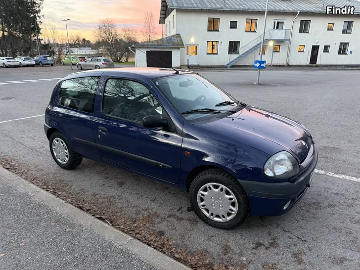 Säljes Just besiktad Renault Clio
