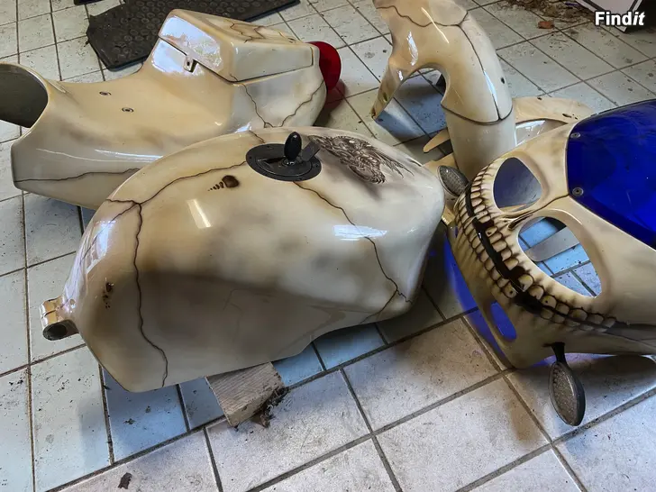 Myydään Aprilia RS 125 katteet. Rakentajalle
