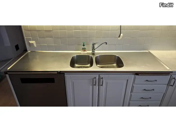 Myydään Ruostumaton teräs tiskiallas 180cm Oras hanalla ja vesilukko