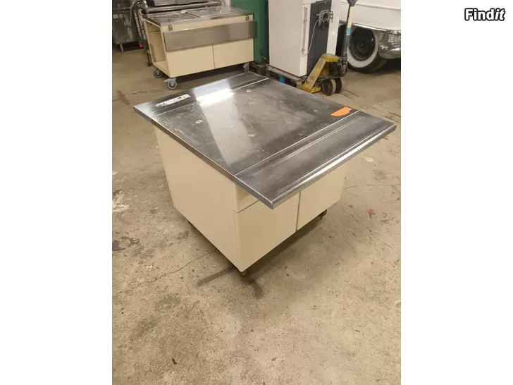 Myydään Avställningsbord på hjul