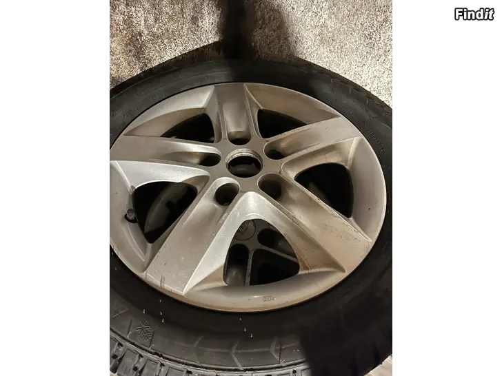 Myydään Triangle 225/45R16
