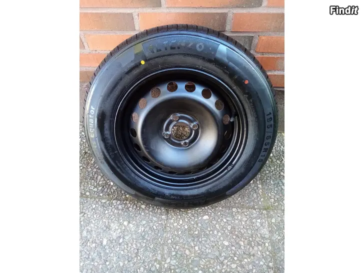 Myydään Renault kesärenkaat