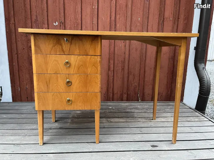 Säljes Fint äldre skrivbord