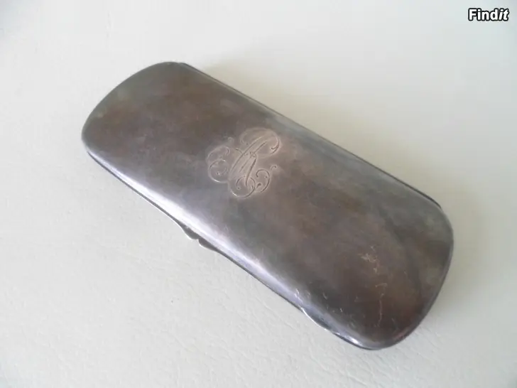 Myydään Hopeinen silmälasikotelo v.1946