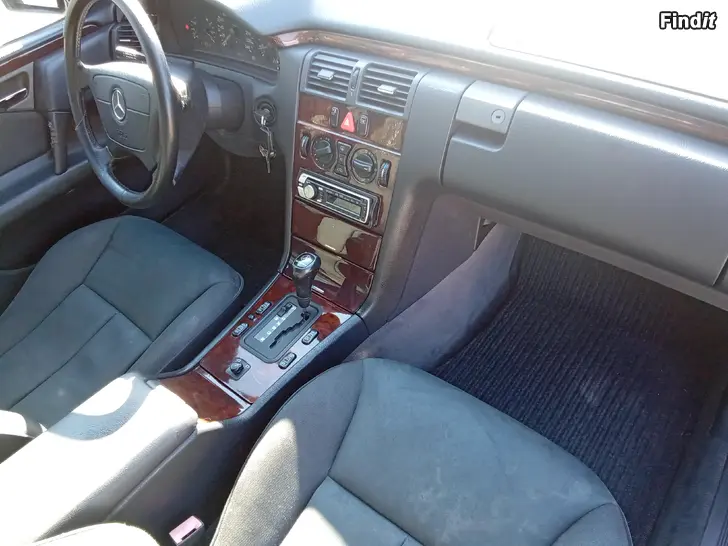 Myydään Mercedes E 230 Automatic