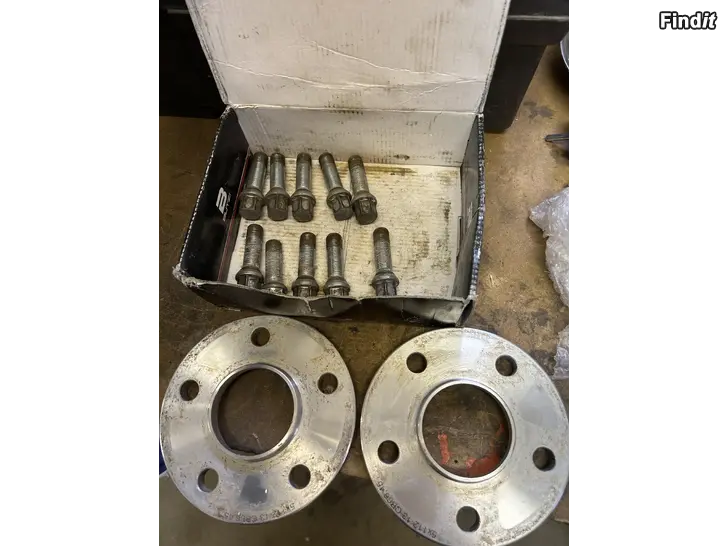 Myydään 5x112 Spacers 12mm