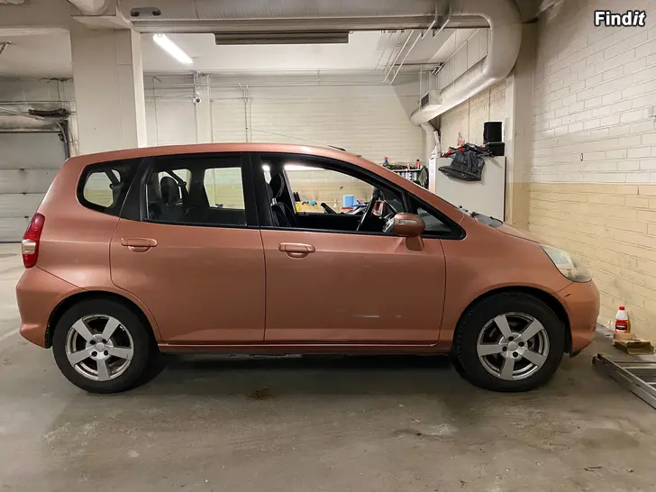 Myydään HONDA JAZZ 1.4I LEIMAA ON 9.12.25ASTI