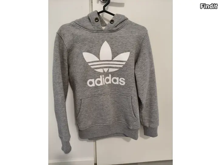 Myydään Adidas huppari