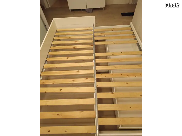 Säljes Här finns en bra spjälsäng till salu