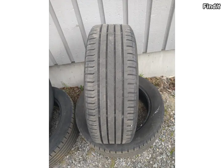 Säljes Sommardäck 215/55 R18  Continental  Bra skick