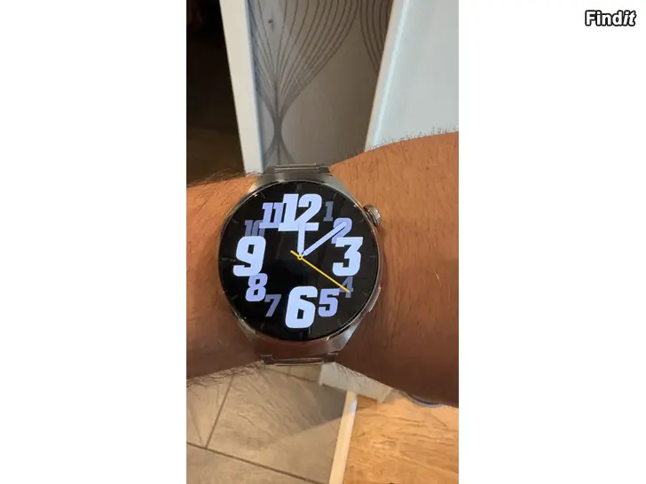 Myydään Huawei Watch 4 Pro Titanium + Titaaniranneke