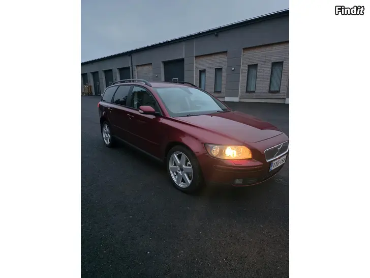 Myydään Volvo V50 2.5T AWD T5 Aut -05 Nybesiktad