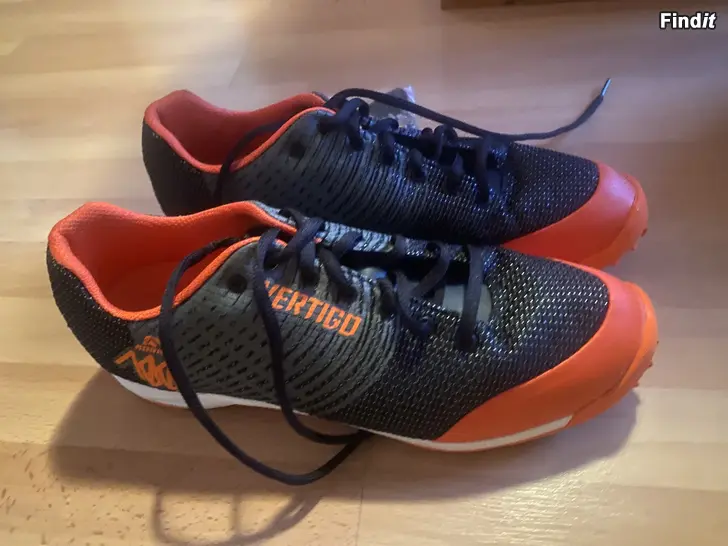 Säljes Karhu Vertigo spikskor
