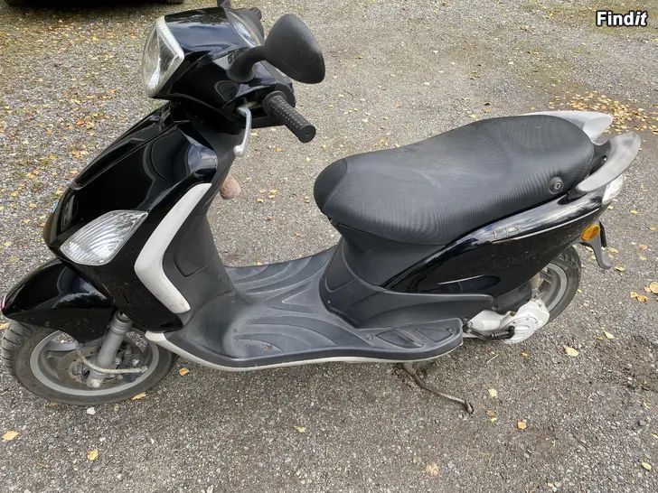 Myydään Piaggio Fly scootteri