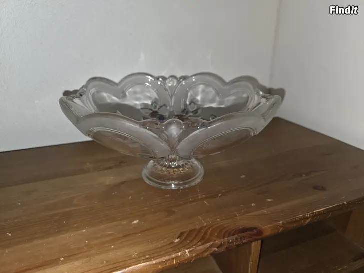 Myydään Större dekorativ skål