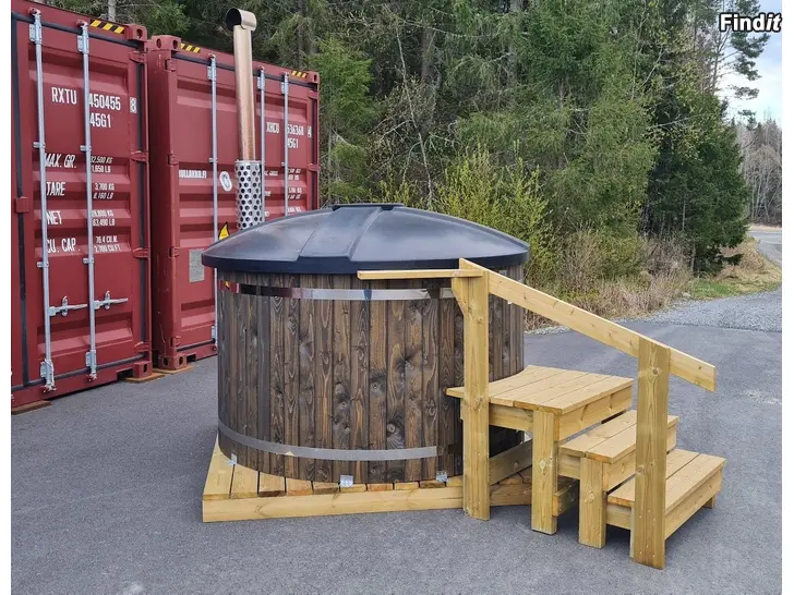 Myydään Kerran täytetty/lämmitetty PW-SPA kylpytynnyri/palju, 40 kW + alusta ja portaat - vm.2025