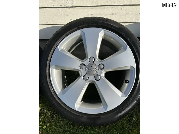 Säljes Audi original fälgar 17