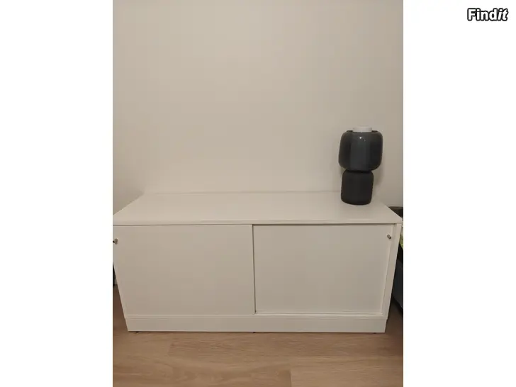 Myydään Skåp med skjutdörrar