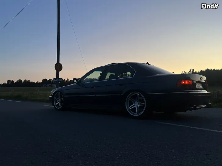 Myydään Bmw e38 730i