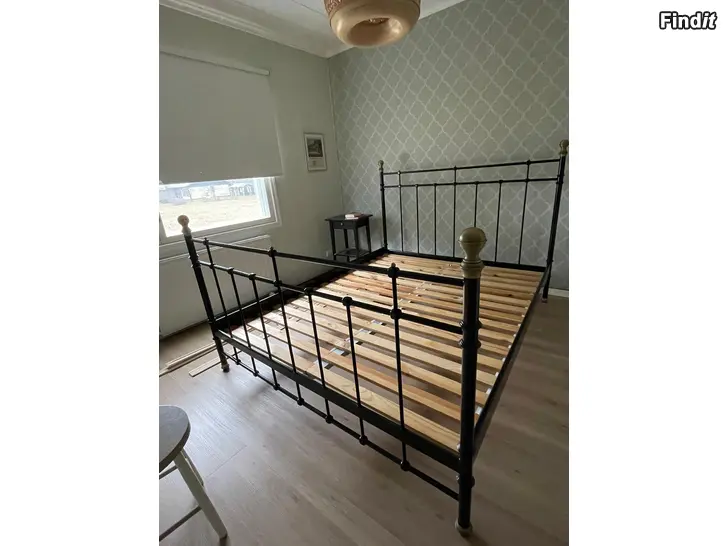 Säljes Säng med ribbotten