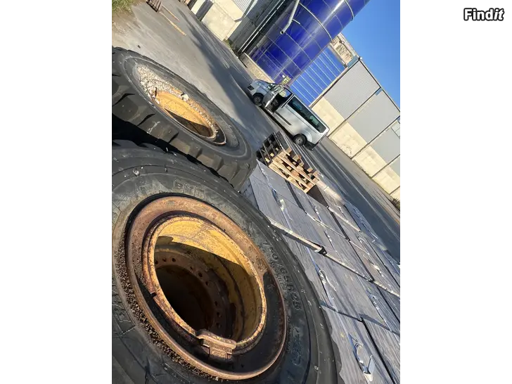 Säljes Volvo L 110/120 E/ F/G/H fälgar vanteet