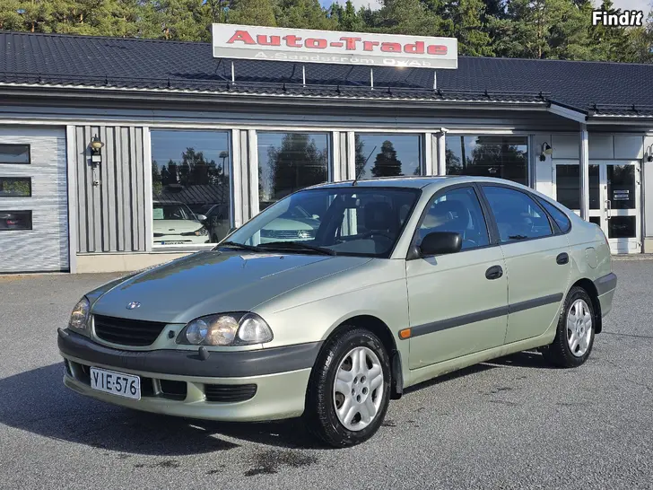 Säljes Toyota Avensis 1.6i 5d liftback 1998 mkt fin Säljes Toyota Avensis 1.6i 5d liftback 1998 mkt fin