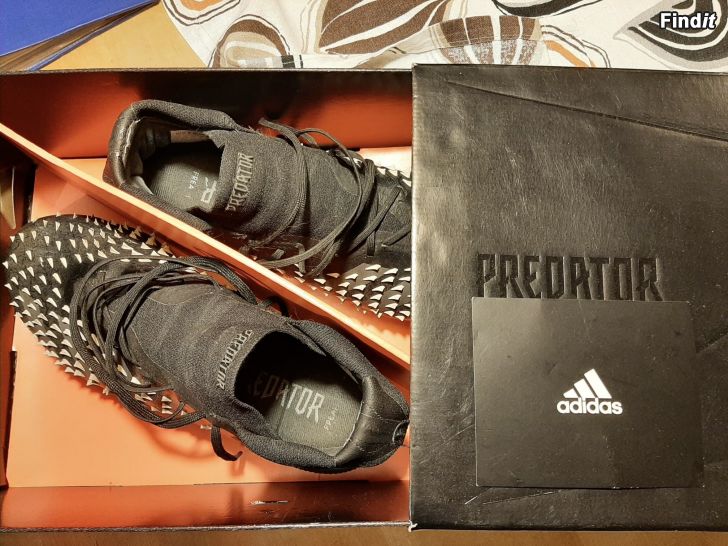 Säljes Adidas Predator fotbollsskor
