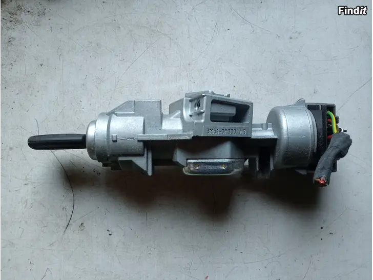 Säljes Ford Focus C-MAX 2005 virtalukko+pohja+avain 3M51-3F880-AB